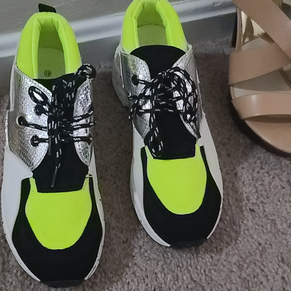 Sneaker
